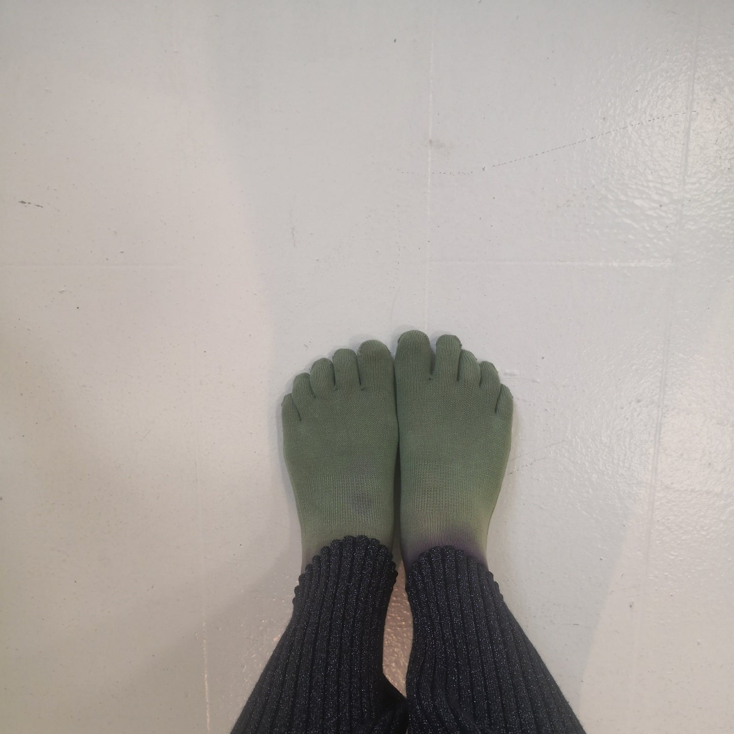 Botanical hand-dyed shibori tabi socks by Casa Nakano